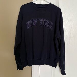New York Popular Women’s Embroidered Pullover Sweatshirt. Size Large.